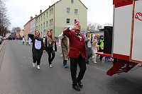 Bild: N&auml;rrinnen und Narren trotzen Wetter (2)