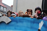 Bild: N&auml;rrinnen und Narren trotzen Wetter (2)