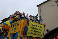 Bild: N&auml;rrinnen und Narren trotzen Wetter (2)