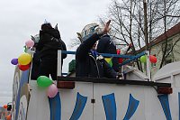 Bild: N&auml;rrinnen und Narren trotzen Wetter (2)