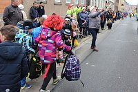 Bild: N&auml;rrinnen und Narren trotzen Wetter (2)