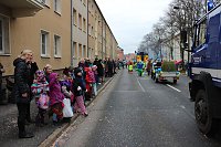 Bild: N&auml;rrinnen und Narren trotzen Wetter (2)