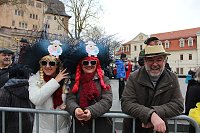 Bild: N&auml;rrinnen und Narren trotzen Wetter (2)