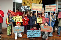 Bild: April: evangelische Grundschule demonstriert