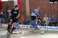 Die Nerven haben dem Ilfelder Radball-Duo Toni Fiebig/Toni Krause am Ende einen Strich durch die Rechnung gemacht. Bild: Die Nerven haben dem Ilfelder Radball-Duo Toni Fiebig/Toni Krause am Ende einen Strich durch die Rechnung gemacht.