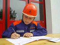 wölf Kinder aus den Jugendfeuerwehren Bleicherode, Kleinwerther und Kleinfurra-Rüxleben legten ihr Leistungsabzeichen der Thüringer Jugendfeuerwehr für die Altersklasse 6-9 Jahre in Gold" auf dem Gelände der Freiwilligen Feuerwehr Bleicherode ab, um zu zeigen, was sie im letzten dreiviertel Jahr so alles dazugelernt hatten. Bild: wölf Kinder aus den Jugendfeuerwehren Bleicherode, Kleinwerther und Kleinfurra-Rüxleben legten ihr Leistungsabzeichen der Thüringer Jugendfeuerwehr für die Altersklasse 6-9 Jahre in Gold" auf dem Gelände der Freiwilligen Feuerwehr Bleicherode ab, um zu zeigen, was sie im letzten dreiviertel Jahr so alles dazugelernt hatten.