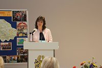 Bild: "Ein Freund unserer Stadt und ihrer Kinder" - der Musiker Rolf Zuckowski durfte sich heute in das goldene Buch der Stadt eintragen