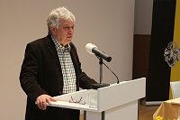 Bild: "Ein Freund unserer Stadt und ihrer Kinder" - der Musiker Rolf Zuckowski durfte sich heute in das goldene Buch der Stadt eintragen