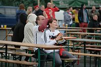 Bild: Fans gucken Deutschland gegen Polen
