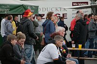 Bild: Fans gucken Deutschland gegen Polen