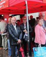 Bild: Nass vor der Premiere