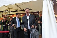 Bild: Nass vor der Premiere