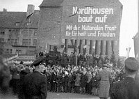 Bild: Aufmarsch am Rathaus