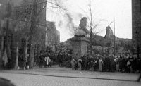 Bild: Aufmarsch am Rathaus