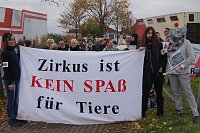 Bild: Tiersch&uuml;tzer protestieren gegen Zirkus mit Wildtieren