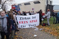 Bild: Tiersch&uuml;tzer protestieren gegen Zirkus mit Wildtieren