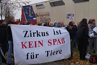 Bild: Tiersch&uuml;tzer protestieren gegen Zirkus mit Wildtieren