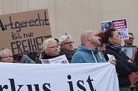 Bild: Tiersch&uuml;tzer protestieren gegen Zirkus mit Wildtieren