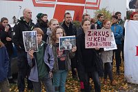 Bild: Tiersch&uuml;tzer protestieren gegen Zirkus mit Wildtieren