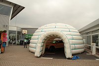 Bild: Neue Technik und Spenden f&uuml;r Vereine - im Autohaus Albertsmeyer freute man sich heute nicht nur &uuml;ber schicke Autos