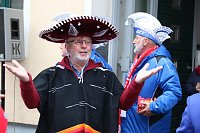 Bild: Ellricher Narren st&uuml;rmen das Rathaus