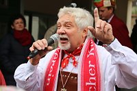 Bild: Ellricher Narren st&uuml;rmen das Rathaus