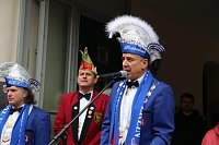 Bild: Ellricher Narren st&uuml;rmen das Rathaus