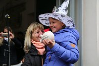 Bild: Ellricher Narren st&uuml;rmen das Rathaus