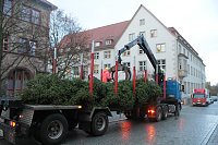 Bild: Auf dem Nordh&auml;user Rathausplatz laufen die Vorbereitungen f&uuml;r die Festtage