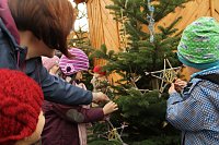 Bild: Vorbereitungen f&uuml;r den Handwerkermarkt vor der Blasii-Kirche