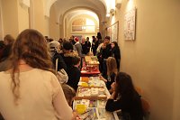 Bild: Volles Haus - der Weihnachtsbasar der Petersbergschule lockte jede Menge Besucher