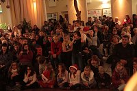 Bild: Volles Haus - der Weihnachtsbasar der Petersbergschule lockte jede Menge Besucher