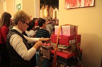 Bild: Volles Haus - der Weihnachtsbasar der Petersbergschule lockte jede Menge Besucher