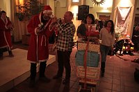 Bild: Volles Haus - der Weihnachtsbasar der Petersbergschule lockte jede Menge Besucher