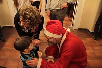 Bild: Volles Haus - der Weihnachtsbasar der Petersbergschule lockte jede Menge Besucher