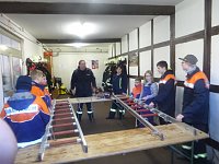 Bild: Jugendfeuerwehrleute bei der Ausbildung
