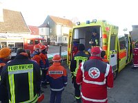 Bild: Jugendfeuerwehrleute bei der Ausbildung