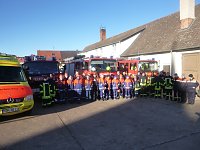 Bild: Jugendfeuerwehrleute bei der Ausbildung