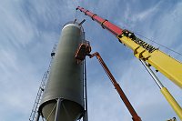 Bild: Der Versuch, ein Silo zu demontieren