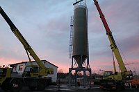 Bild: Der Versuch, ein Silo zu demontieren