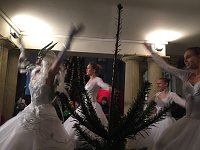 Bild: Tanzstudio Radeva &ouml;ffnet das dritte Adventst&uuml;rchen