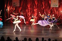 Bild: Tanzstudio Radeva &ouml;ffnet das dritte Adventst&uuml;rchen