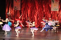 Bild: Tanzstudio Radeva &ouml;ffnet das dritte Adventst&uuml;rchen