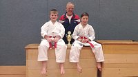 Bild: Pokale f&uuml;r Nordh&auml;user Karatekas