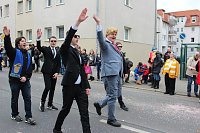 Bild: N&auml;rrinnen und Narren ziehen durch die Stadt (2)