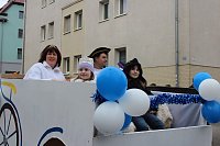 Bild: N&auml;rrinnen und Narren ziehen durch die Stadt (2)