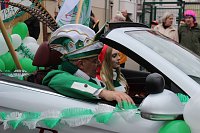 Bild: N&auml;rrinnen und Narren ziehen durch die Stadt (2)