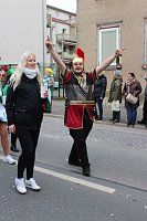 Bild: N&auml;rrinnen und Narren ziehen durch die Stadt (2)