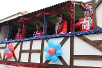 Bild: N&auml;rrinnen und Narren ziehen durch die Stadt (2)