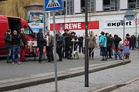 Bild: N&auml;rrinnen und Narren ziehen durch die Stadt (2)